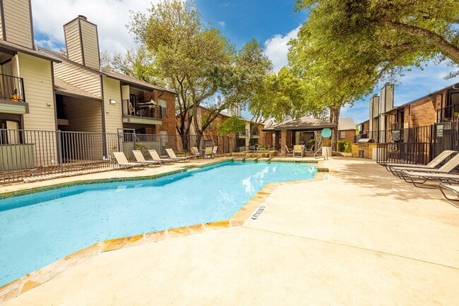 Acadia on the Lake in San Antonio, TX - Foto de edificio - Building Photo