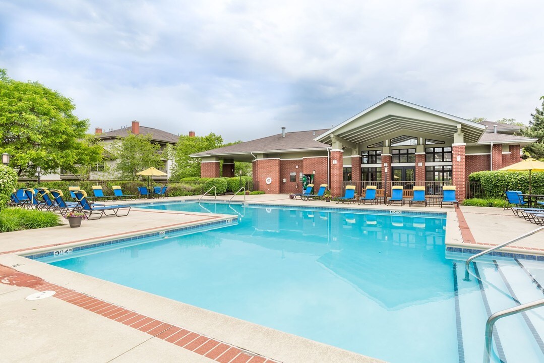 Woodlake in Gurnee, IL - Building Photo