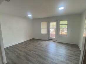 587 Main St in Islip, NY - Building Photo - Building Photo