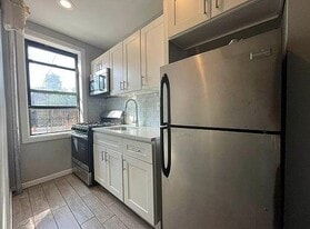 1517 White Plains Rd in Bronx, NY - Building Photo