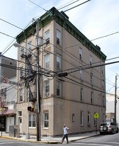 3815 Palisade Ave in Union City, NJ - Building Photo