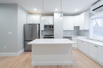 60 6th St, Unit 1 in Cambridge, MA - Foto de edificio - Building Photo