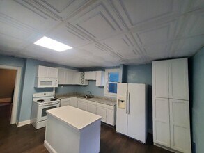 548 Railroad St in Turtle Creek, PA - Foto de edificio - Building Photo