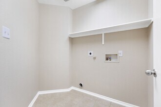 6526 Charles Field in San Antonio, TX - Building Photo - Building Photo