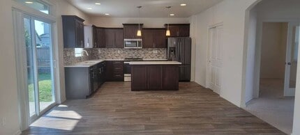 593 SE Casting St in Albany, OR - Building Photo - Building Photo