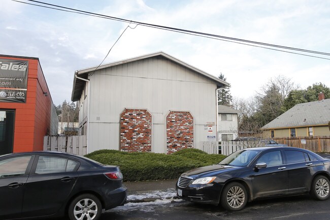 79th Avenue Apartments in Portland, OR - Building Photo - Building Photo