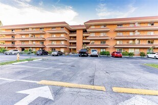 17600 NW 68th Ave in Hialeah, FL - Building Photo