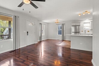 2432 Adlai St in Nashville, TN - Building Photo - Building Photo