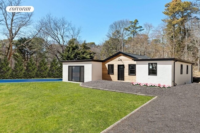 17 Oceanview Rd in Hampton Bays, NY - Building Photo - Building Photo