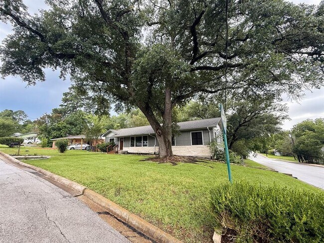 1904 Ave P in Huntsville, TX - Building Photo - Building Photo