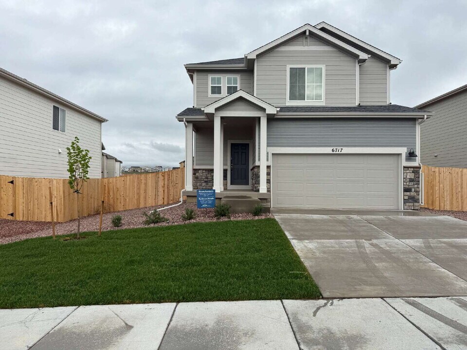 6717 Wiper Wy in Colorado Springs, CO - Building Photo