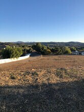 9874 Chocolate Summit Dr in El Cajon, CA - Foto de edificio - Building Photo