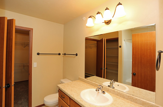 Meadowland Villas in Sheboygan, WI - Building Photo - Interior Photo