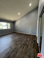 7639 Kester Ave in Los Angeles, CA - Building Photo