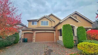 10844 Muirwood Way NE in Redmond, WA - Building Photo