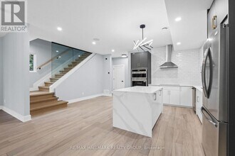 886 Byron Ave in Ottawa, ON - Building Photo - Building Photo