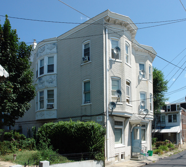 1316 W Walnut St in Allentown, PA - Foto de edificio - Building Photo