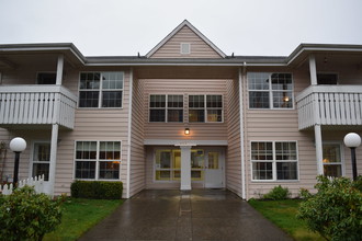 Cascade Park Apartments in North Bend, WA - Building Photo - Primary Photo