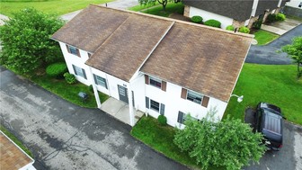 144-148 Brunswick Dr in Elyria, OH - Building Photo