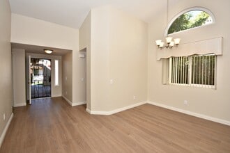 1996 Stonecrest Ct in Vista, CA - Building Photo - Building Photo