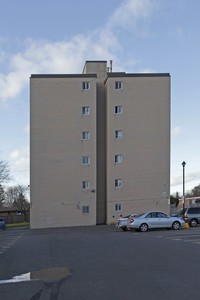 549-573 N Service Rd in Mississauga, ON - Building Photo - Building Photo