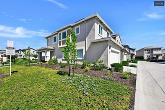 5048 Cumberland Dr in Roseville, CA - Building Photo - Building Photo