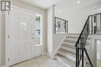 8230 Westwood St in Niagara Falls, ON - Building Photo - Building Photo