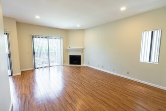 701 N Hollywood Way in Burbank, CA - Building Photo - Interior Photo