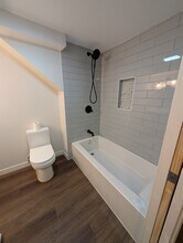 5936 34th Ave SW, Unit B in Seattle, WA - Building Photo - Building Photo