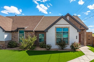 Hatton Place Townhomes in Lubbock, TX - Foto de edificio - Building Photo