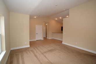 Overlook Luxury Townhomes in Waukesha, WI - Foto de edificio - Building Photo