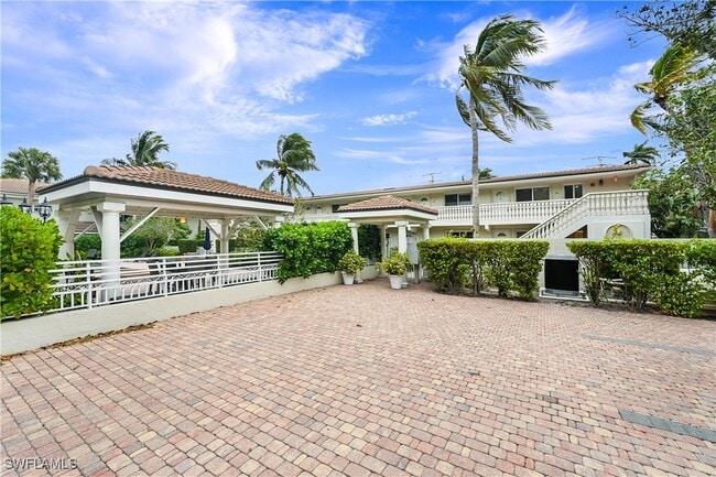 property at 950 7th Ave S
