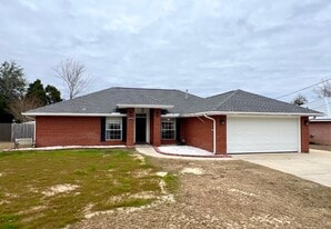 318 Riverchase Blvd in Crestview, FL - Building Photo