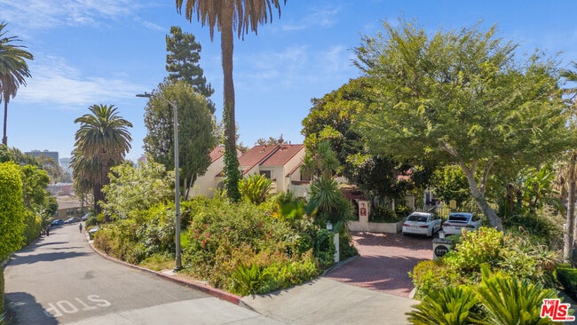 1979 Grace Ave in Los Angeles, CA - Building Photo - Building Photo