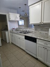 12406 Sungate Ln in Houston, TX - Foto de edificio - Building Photo