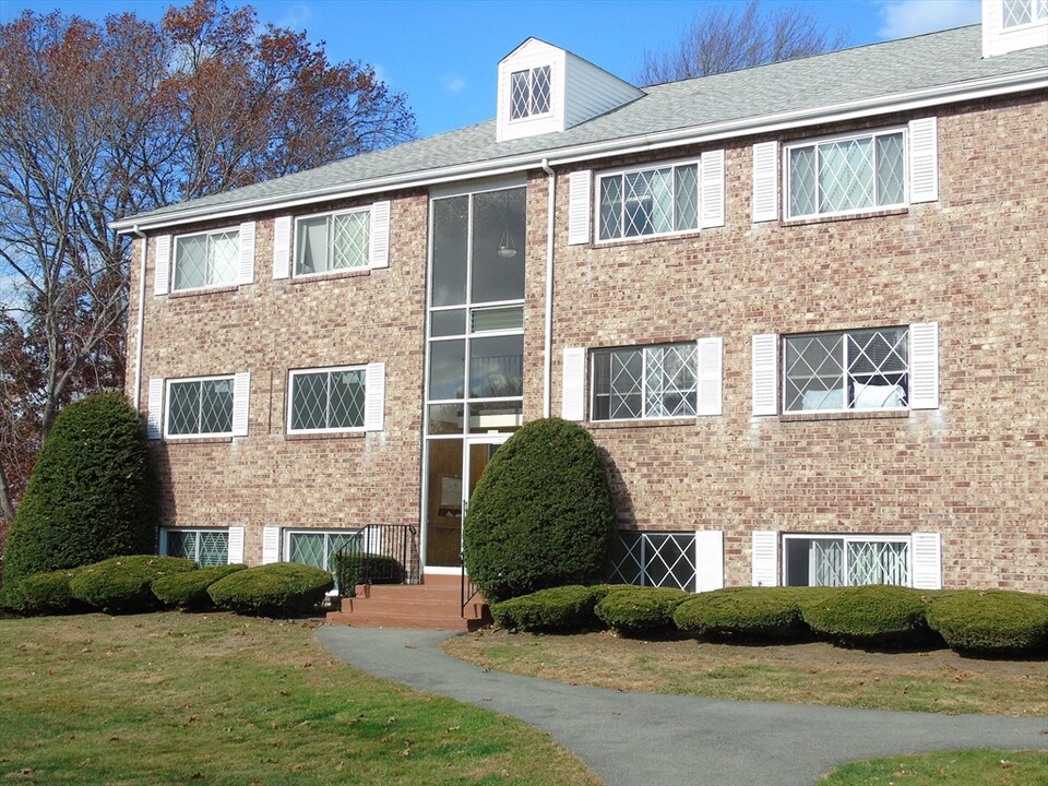 21 Fernview Ave-Unit -9 in North Andover, MA - Foto de edificio