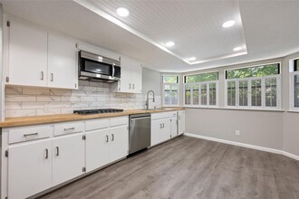 1704 Oxford Blvd in Round Rock, TX - Foto de edificio - Building Photo