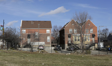 Roseland Ridge Apartments in Chicago, IL - Building Photo - Building Photo