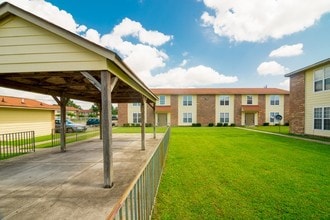 Hartford Commons in Pascagoula, MS - Building Photo - Building Photo