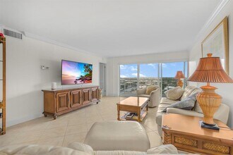 1160 Hillsboro Mile, Unit 905 in Hillsboro Beach, FL - Foto de edificio - Building Photo