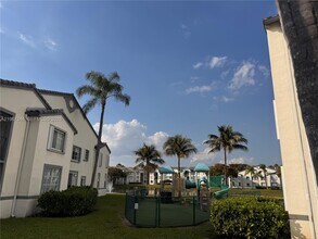 4360 NW 107th Ave in Doral, FL - Building Photo - Building Photo