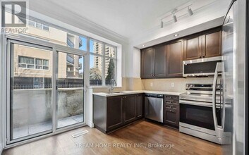 934 Mt Pleasant Rd in Toronto, ON - Building Photo - Building Photo