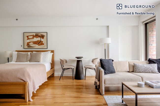 101 W 15th St in New York, NY - Foto de edificio - Building Photo