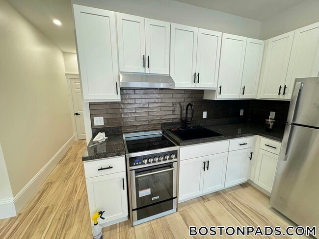 883 Huntington Ave, Unit 10 in Boston, MA - Foto de edificio - Building Photo