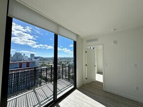 1852 NW 1st Pl, Unit A4 in Miami, FL - Foto de edificio - Building Photo