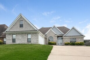 1573 Golden Oaks Loop N in Southaven, MS - Building Photo