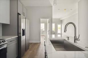 2105 Germantown Ave in Philadelphia, PA - Building Photo