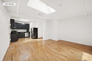 241 Bedford Ave in Brooklyn, NY - Building Photo