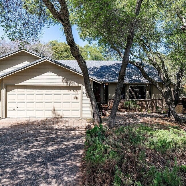 property at 2749 Sandhurst Dr