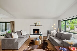 1380 Old Topanga Canyon Rd in Topanga, CA - Building Photo